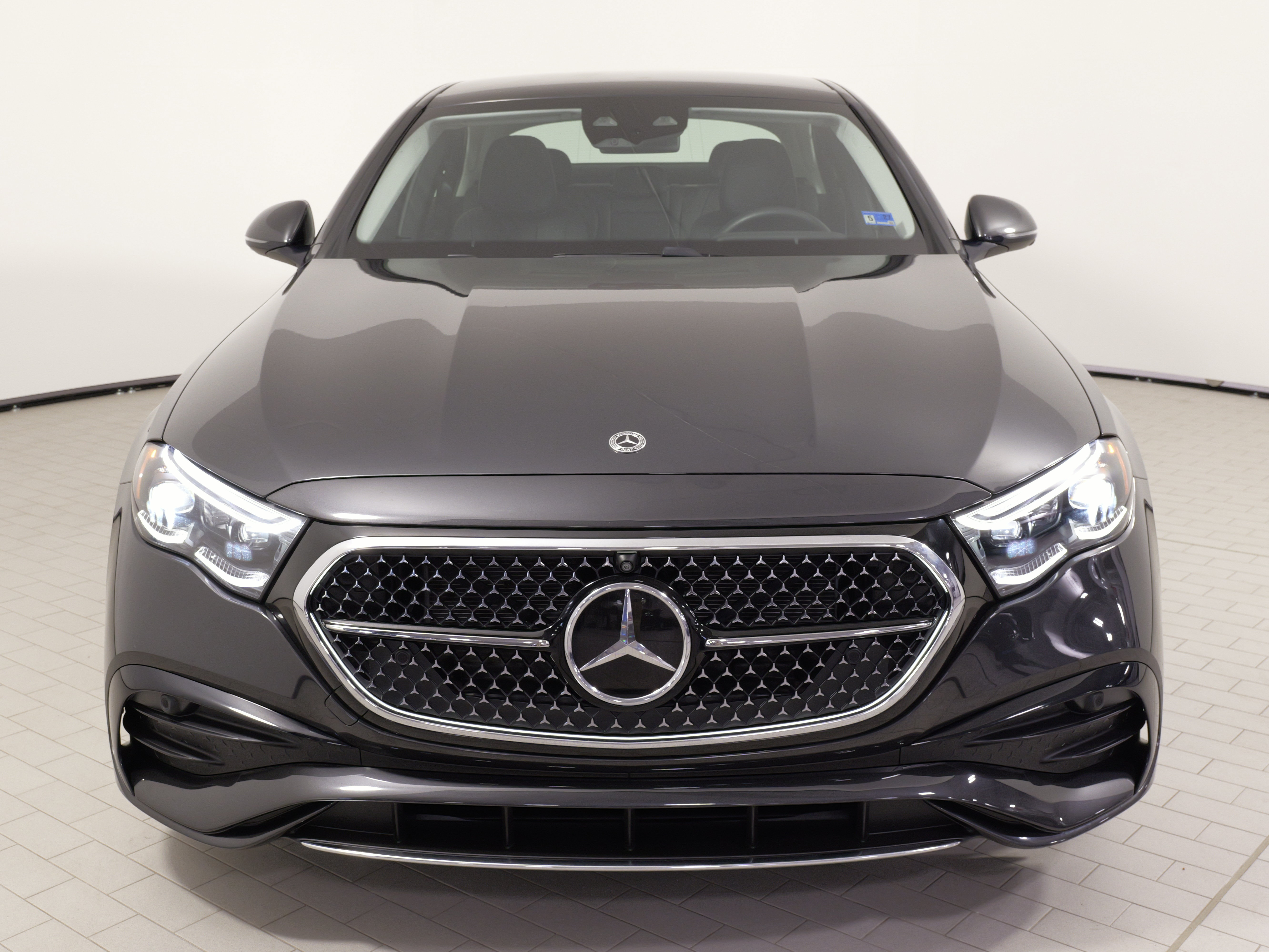 Used 2025 Mercedes-Benz E 350 4MATIC Sedan image 5