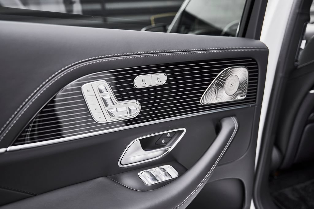 Used 2026 Mercedes-Benz Maybach GLS 600 4MATIC image 46