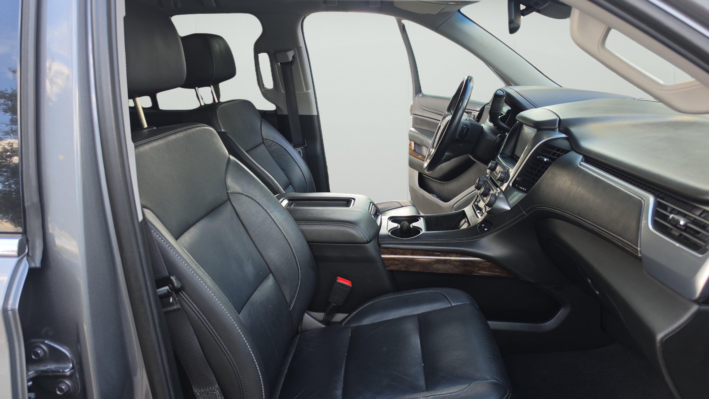 Used 2020 Chevrolet Tahoe LT w/ Luxury Package AWD/4WD image 25