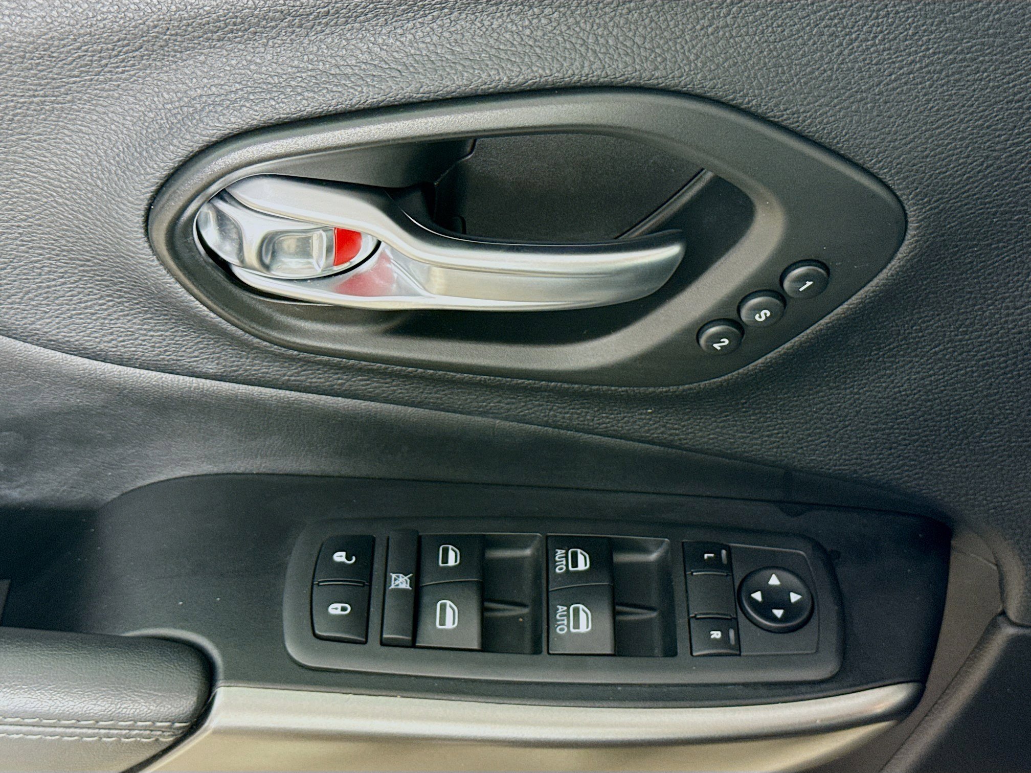 Used 2020 Jeep Cherokee Limited FWD image 20