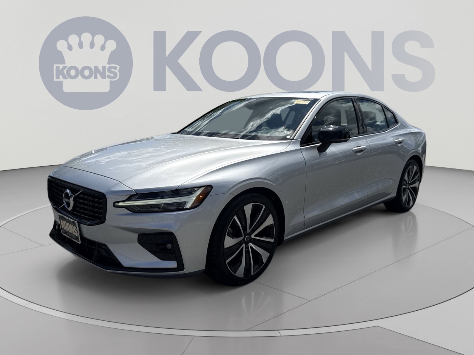 Certified 2022 Volvo S60 B5 Momentum w/ Premium Package FWD image 1