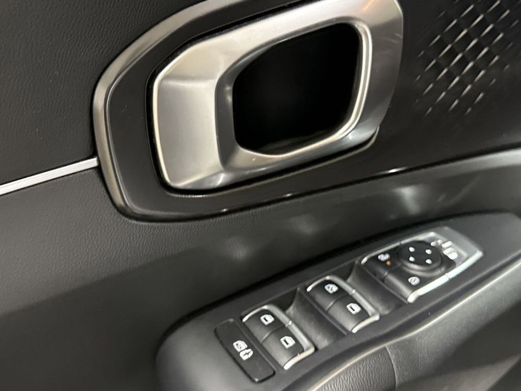 Used 2024 Kia Sorento S FWD image 21