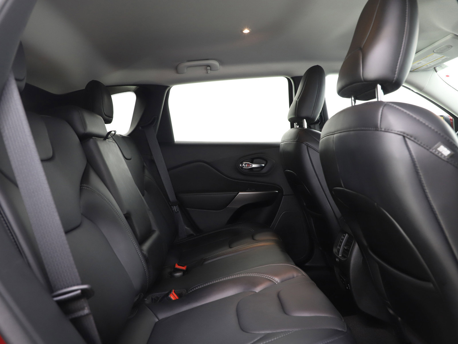 Used 2020 Jeep Cherokee Limited image 13