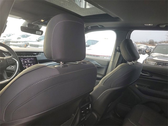 New 2025 Jeep Grand Cherokee Laredo X w/ Luxury Tech Group I image 11