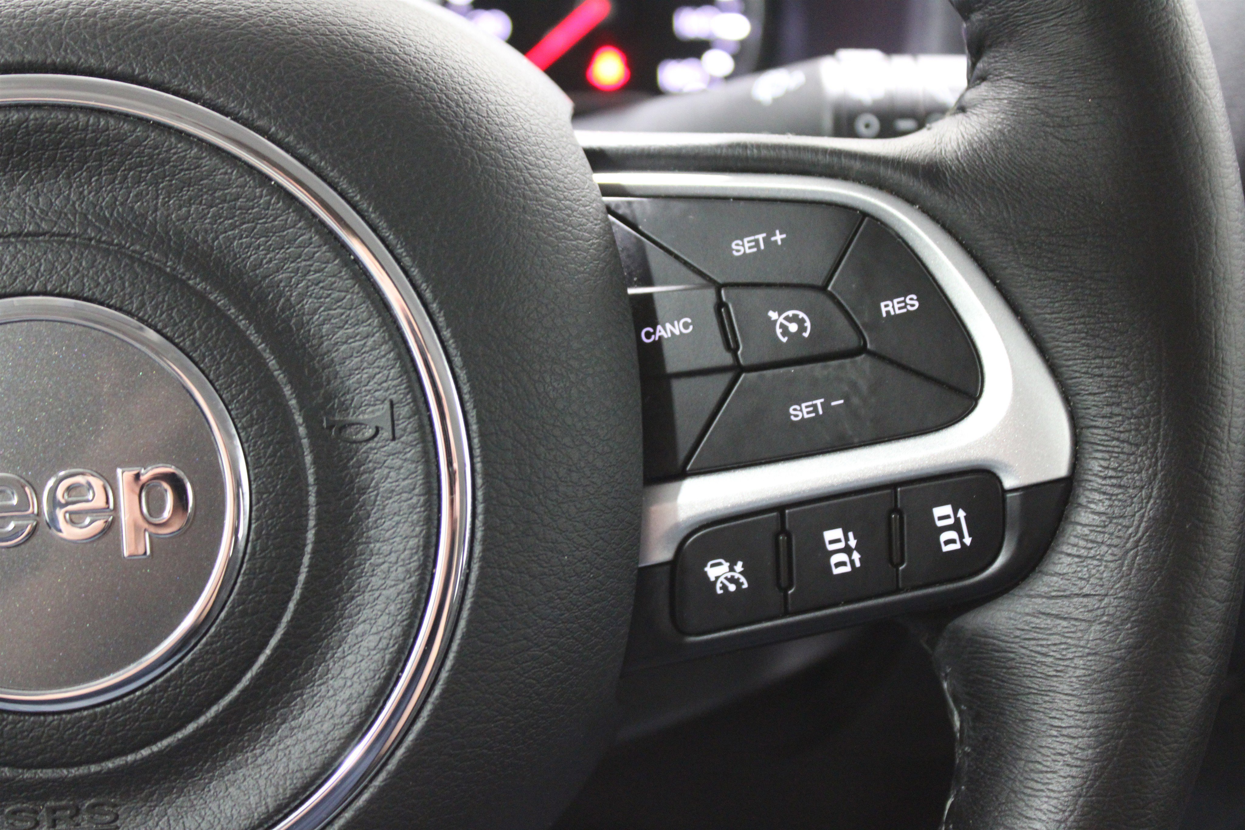 Used 2023 Jeep Renegade Limited image 9