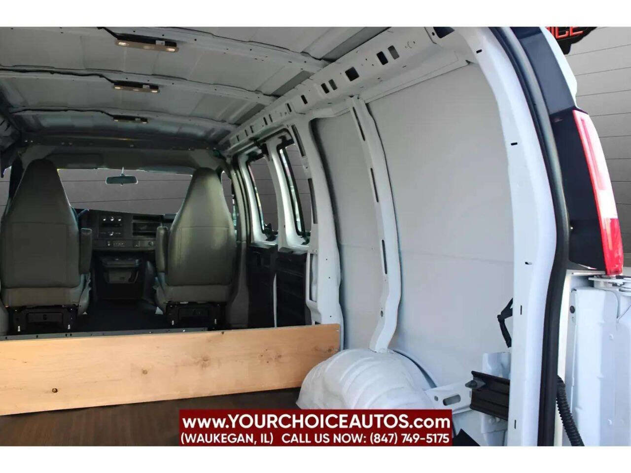 Used 2021 GMC Savana 2500 w/ Driver Convenience Package image 22