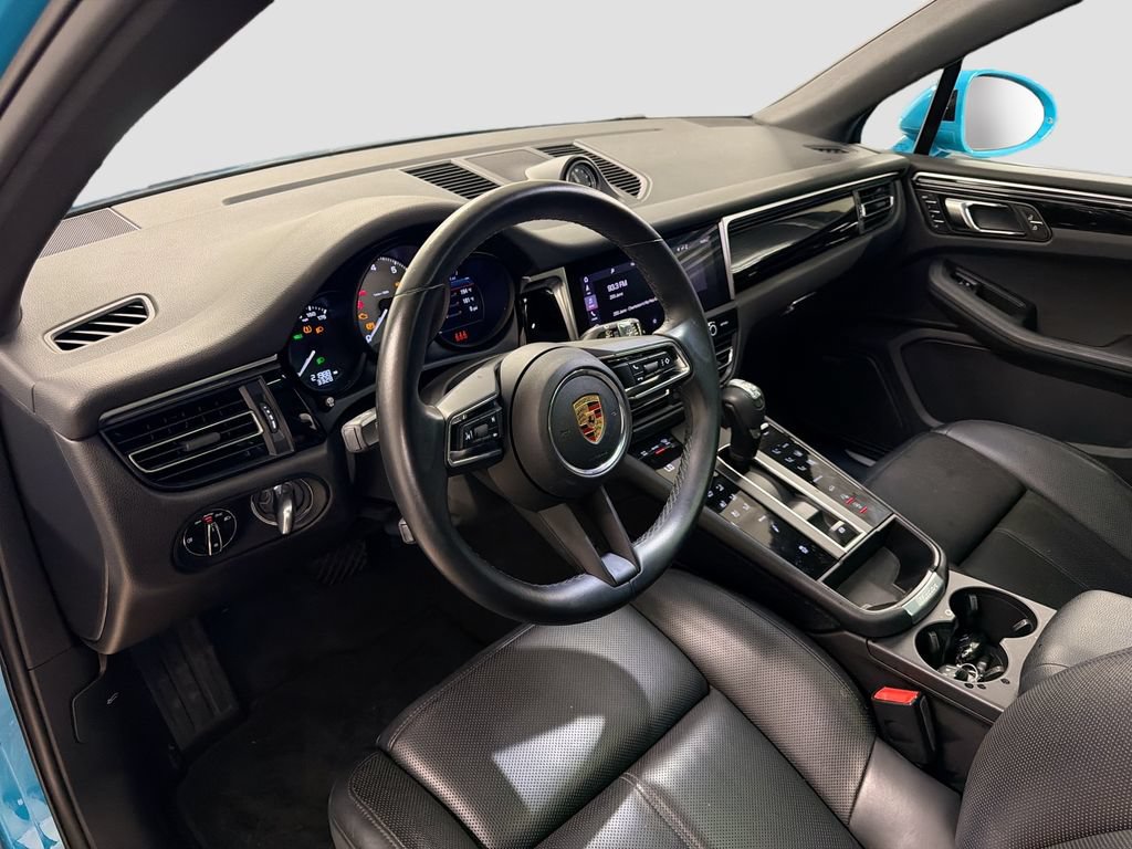 Certified 2022 Porsche Macan S AWD/4WD image 4