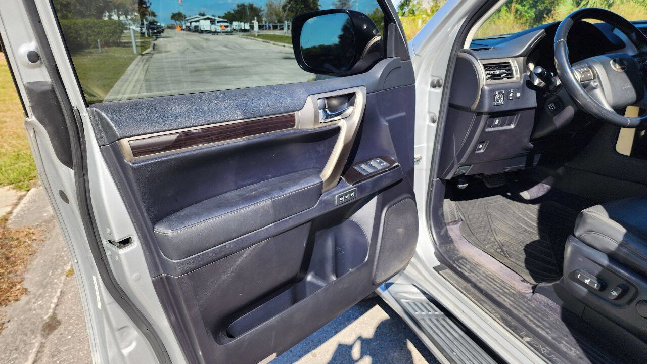 Used 2016 Lexus GX 460 image 14