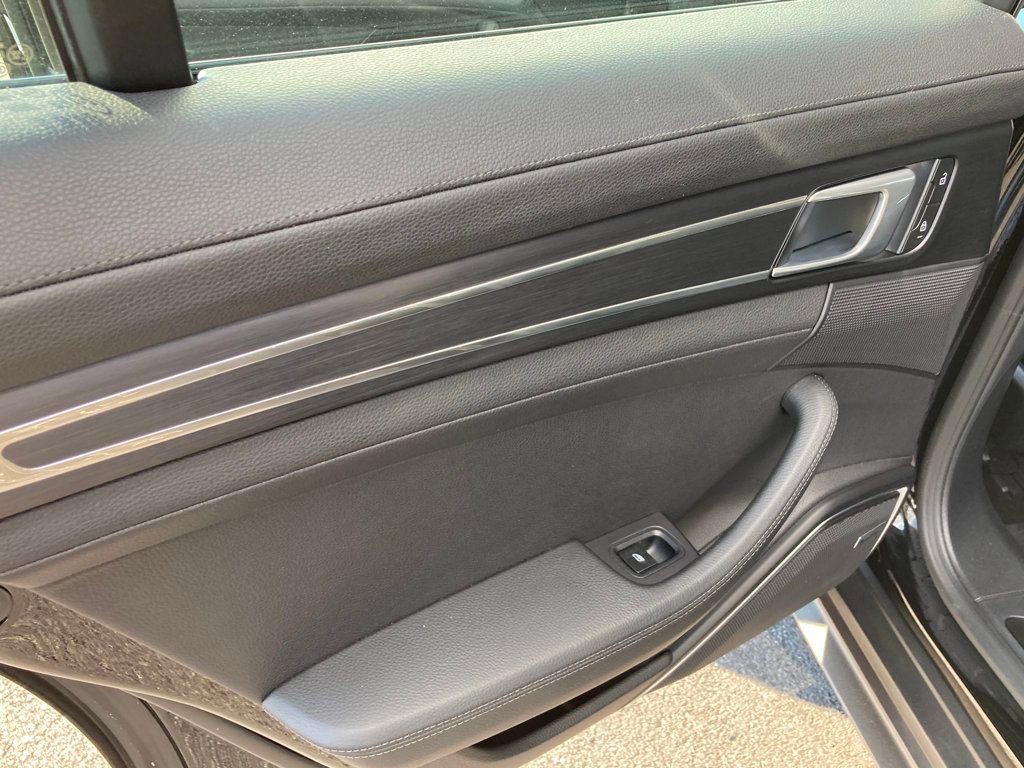 Certified 2023 Porsche Panamera 4 Platinum Edition AWD/4WD image 16
