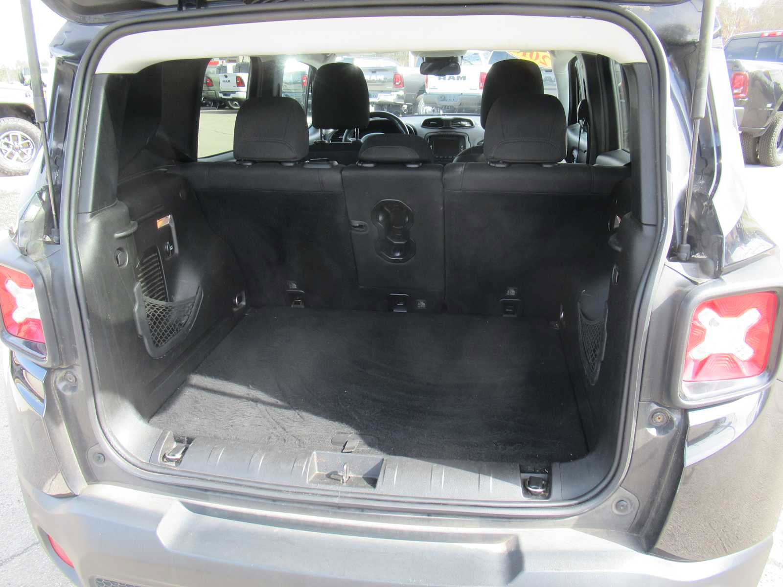 Used 2016 Jeep Renegade Latitude image 5