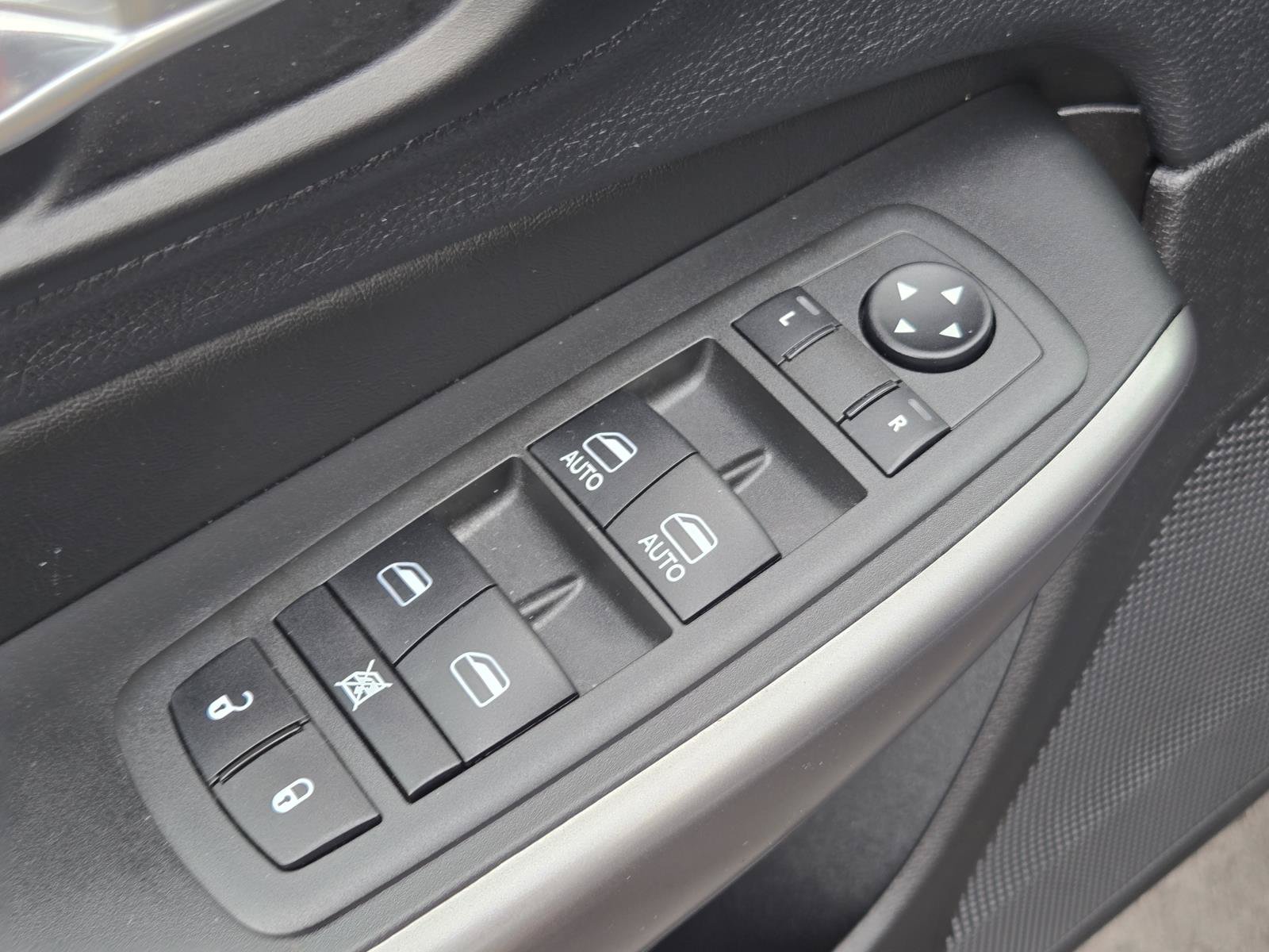 Used 2022 Jeep Cherokee Latitude Lux FWD image 16