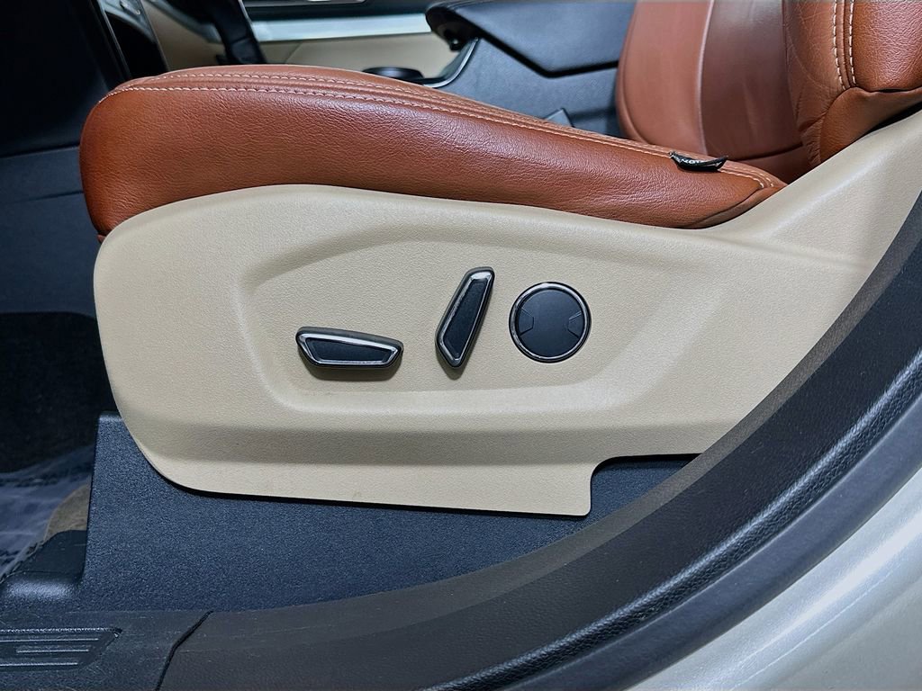 Used 2017 Ford Explorer XLT image 22