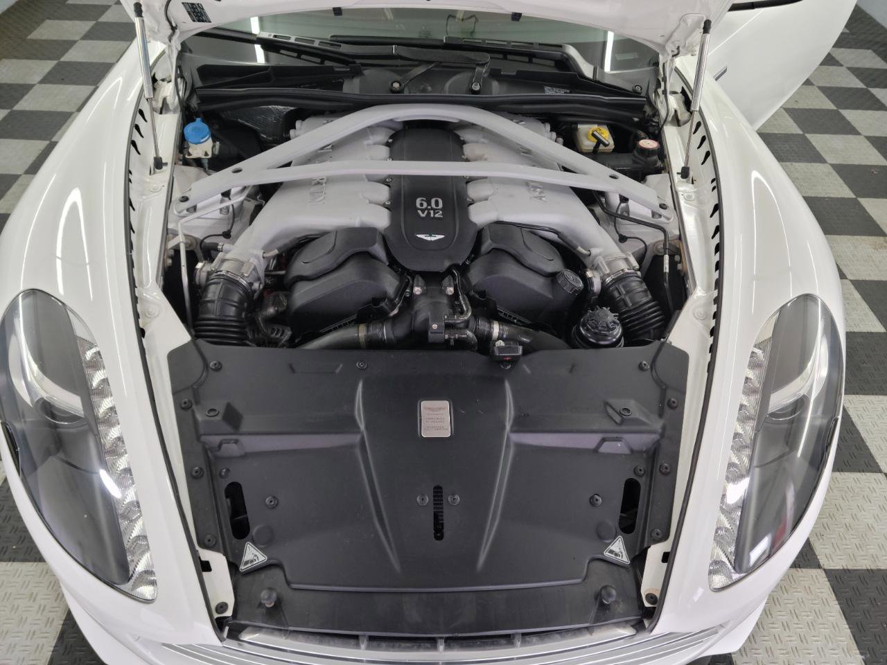 Used 2014 Aston Martin DB9 Volante RWD image 24