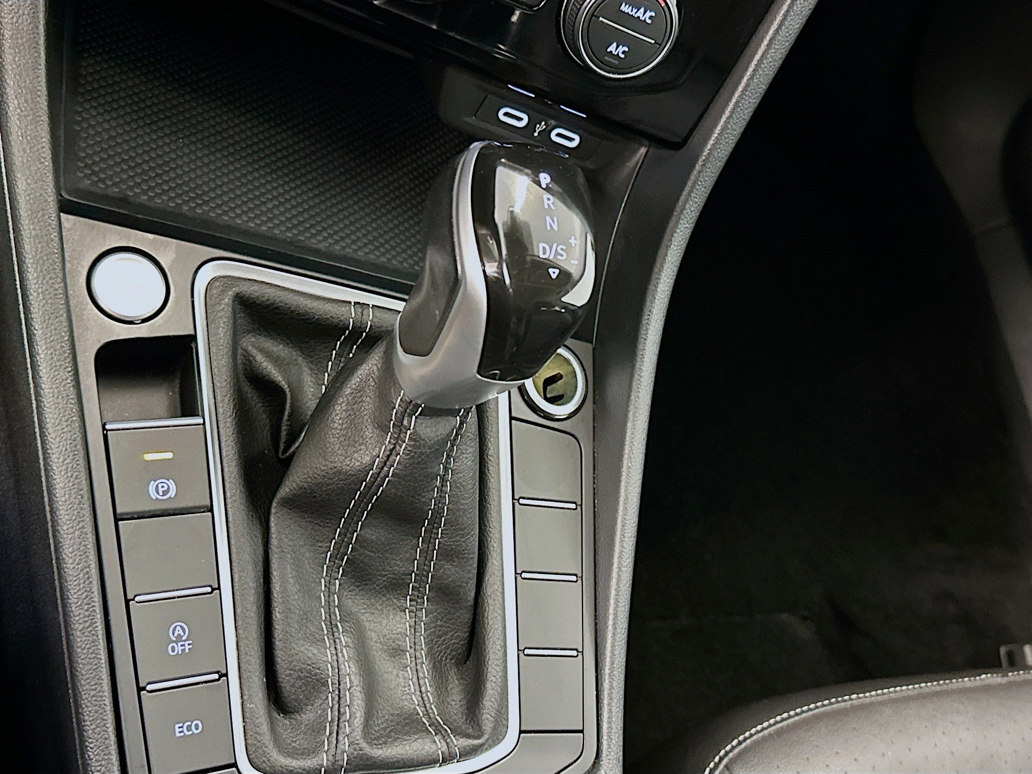 Used 2024 Volkswagen Jetta SE image 24