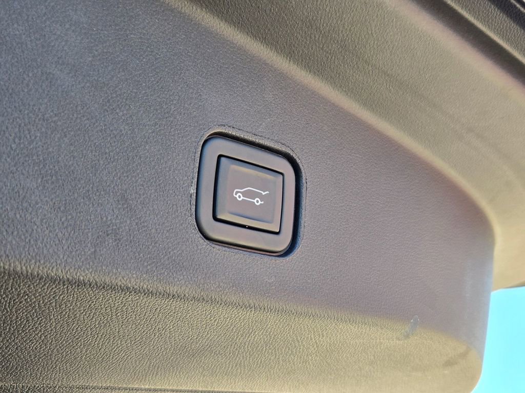 Certified 2025 Cadillac Lyriq Luxury w/ LPO, Floor Liner Package image 31