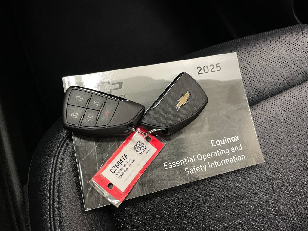 Used 2025 Chevrolet Equinox LT w/ Convenience Package II FWD image 5