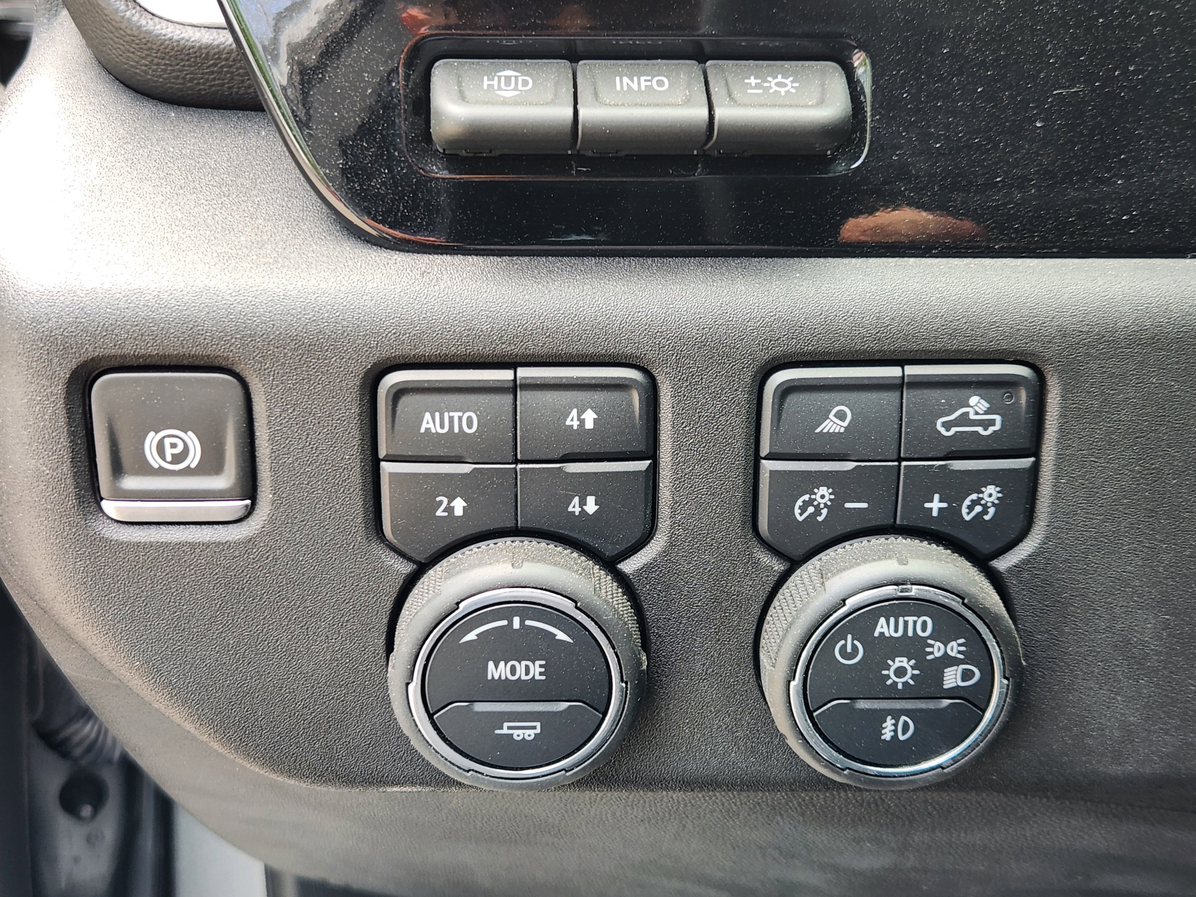 Used 2024 Chevrolet Silverado 1500 High Country w/ Technology Package AWD/4WD image 24