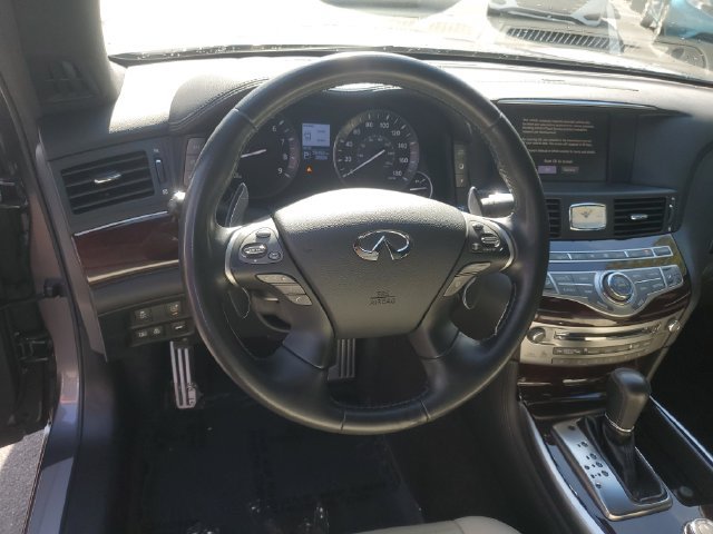 Used 2019 INFINITI Q70 Luxe w/ Sport Package RWD image 15