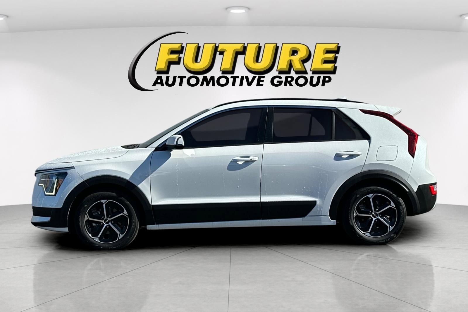 Used 2023 Kia Niro EX image 7