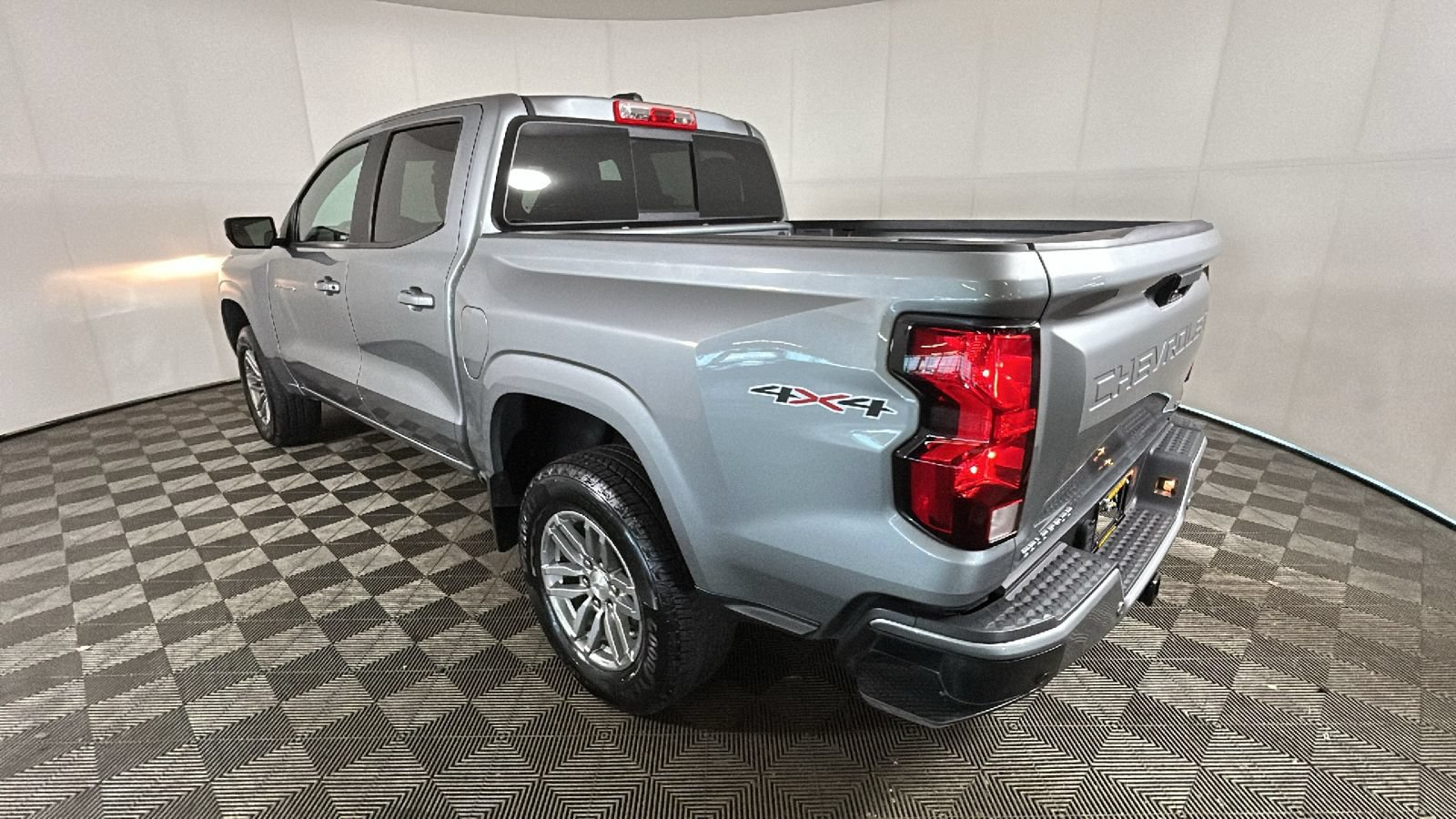 Used 2024 Chevrolet Colorado LT w/ LT Convenience Package AWD/4WD image 4