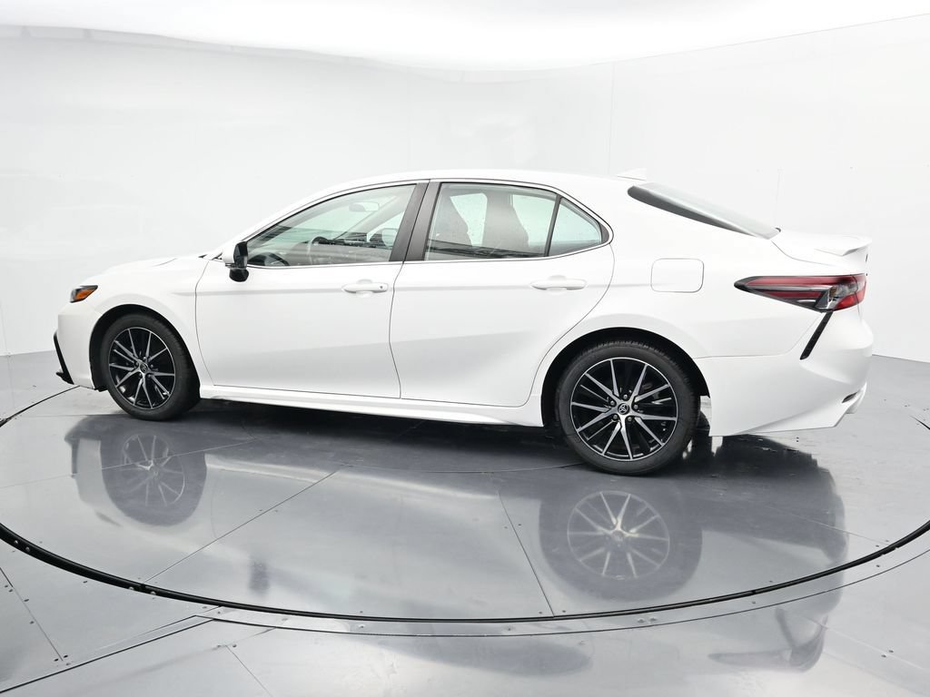 Used 2024 Toyota Camry SE FWD image 5
