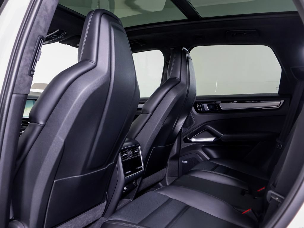 Certified 2020 Porsche Cayenne Turbo S AWD/4WD image 8