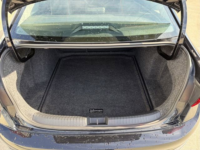 Used 2025 Volkswagen Jetta SE FWD image 25