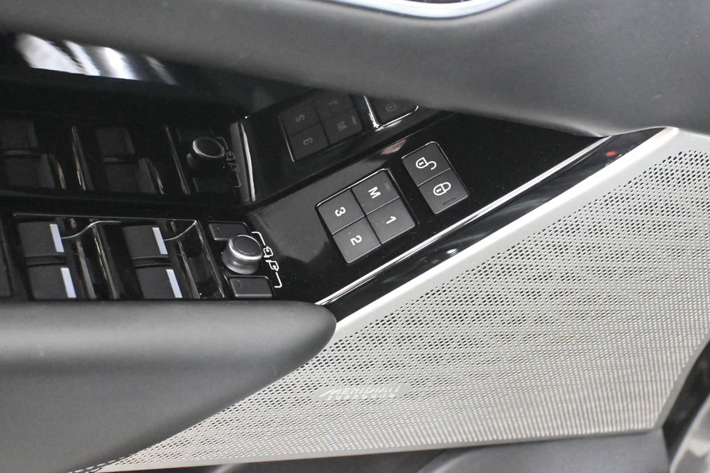 Used 2019 Land Rover Range Rover Velar R-Dynamic HSE AWD/4WD image 30