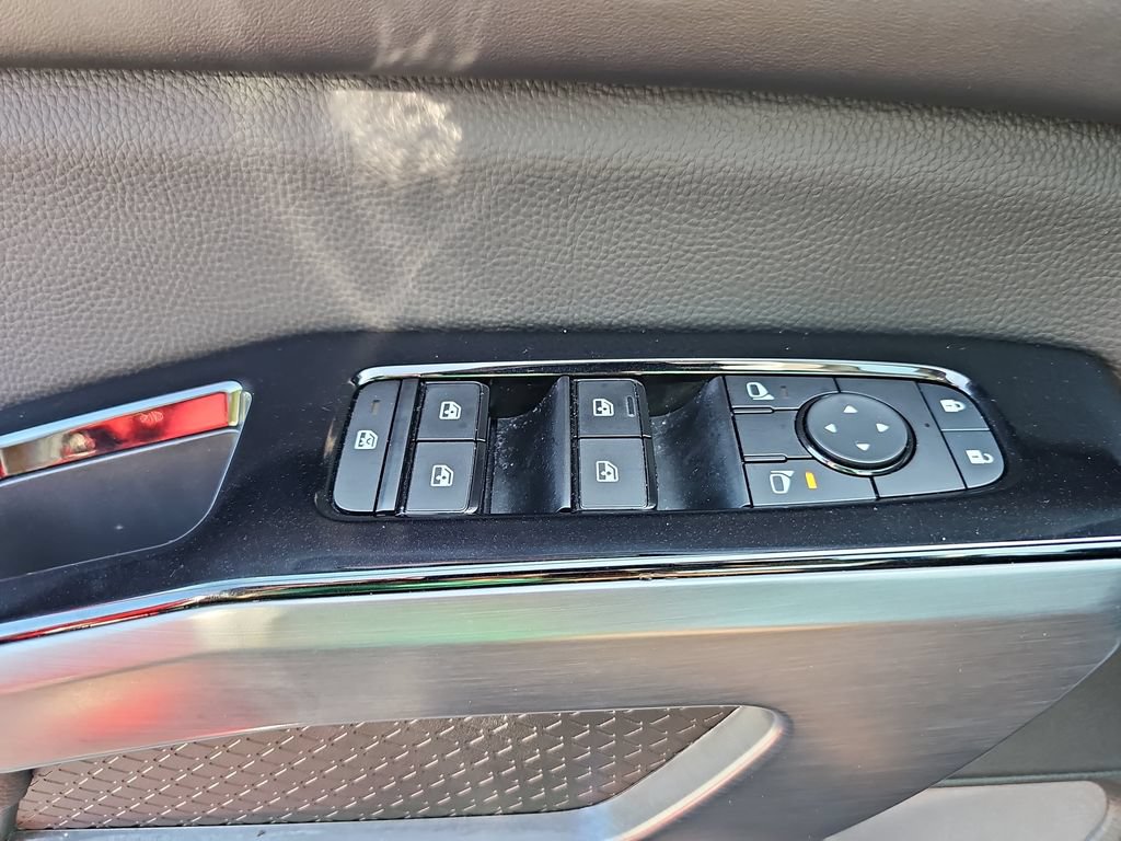Used 2025 Nissan Pathfinder SL FWD image 27