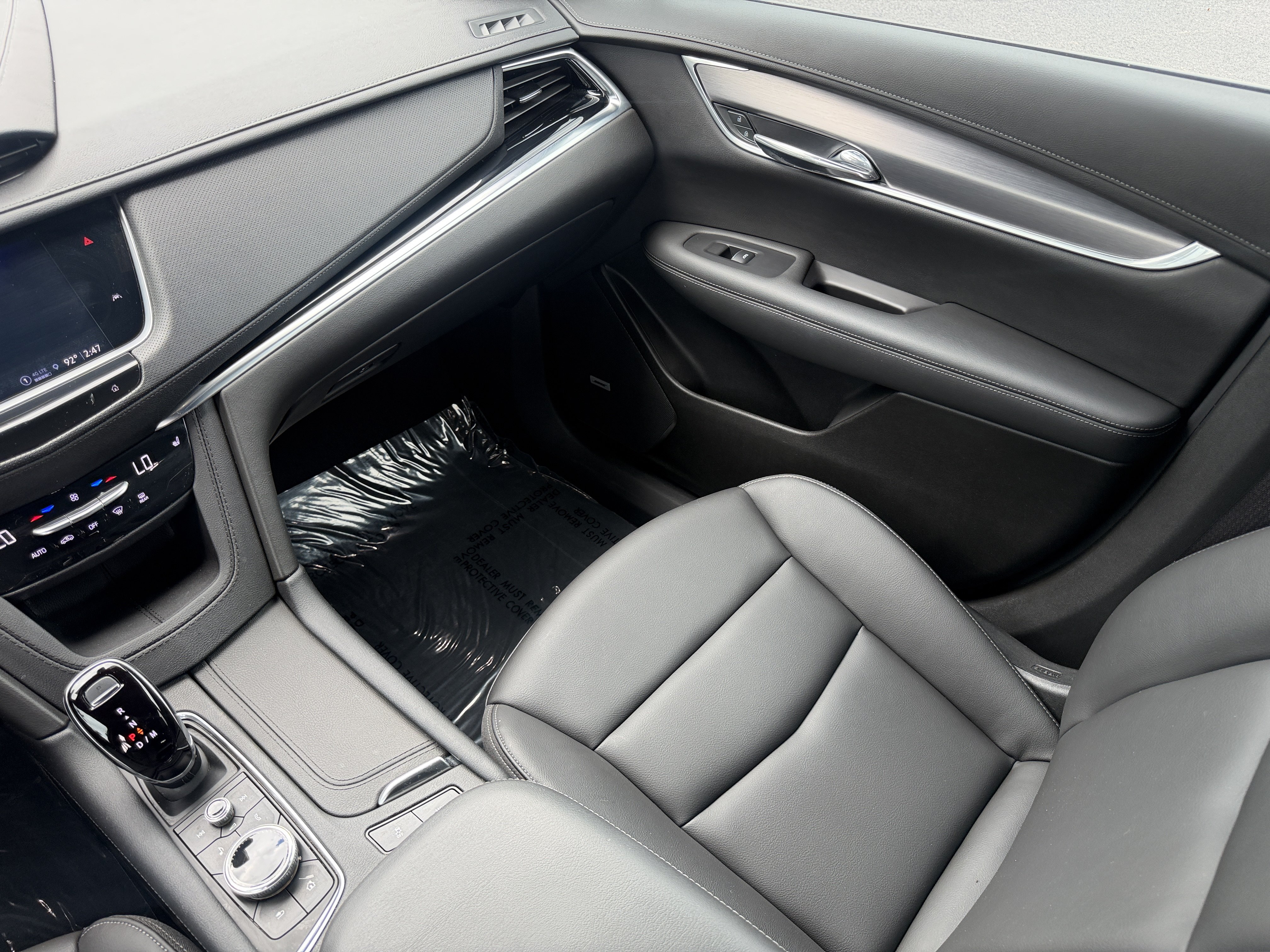 Certified 2024 Cadillac XT6 Luxury w/ LPO, Floor Liner Package FWD image 17