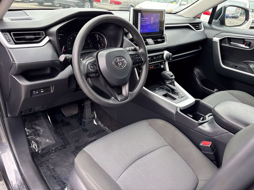 Used 2025 Toyota RAV4 XLE FWD image 17
