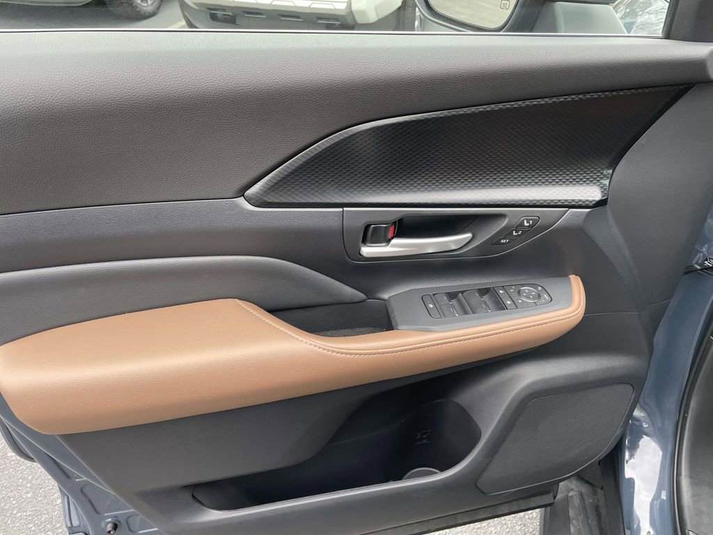 New 2026 Toyota Grand Highlander AWD Hybrid image 28