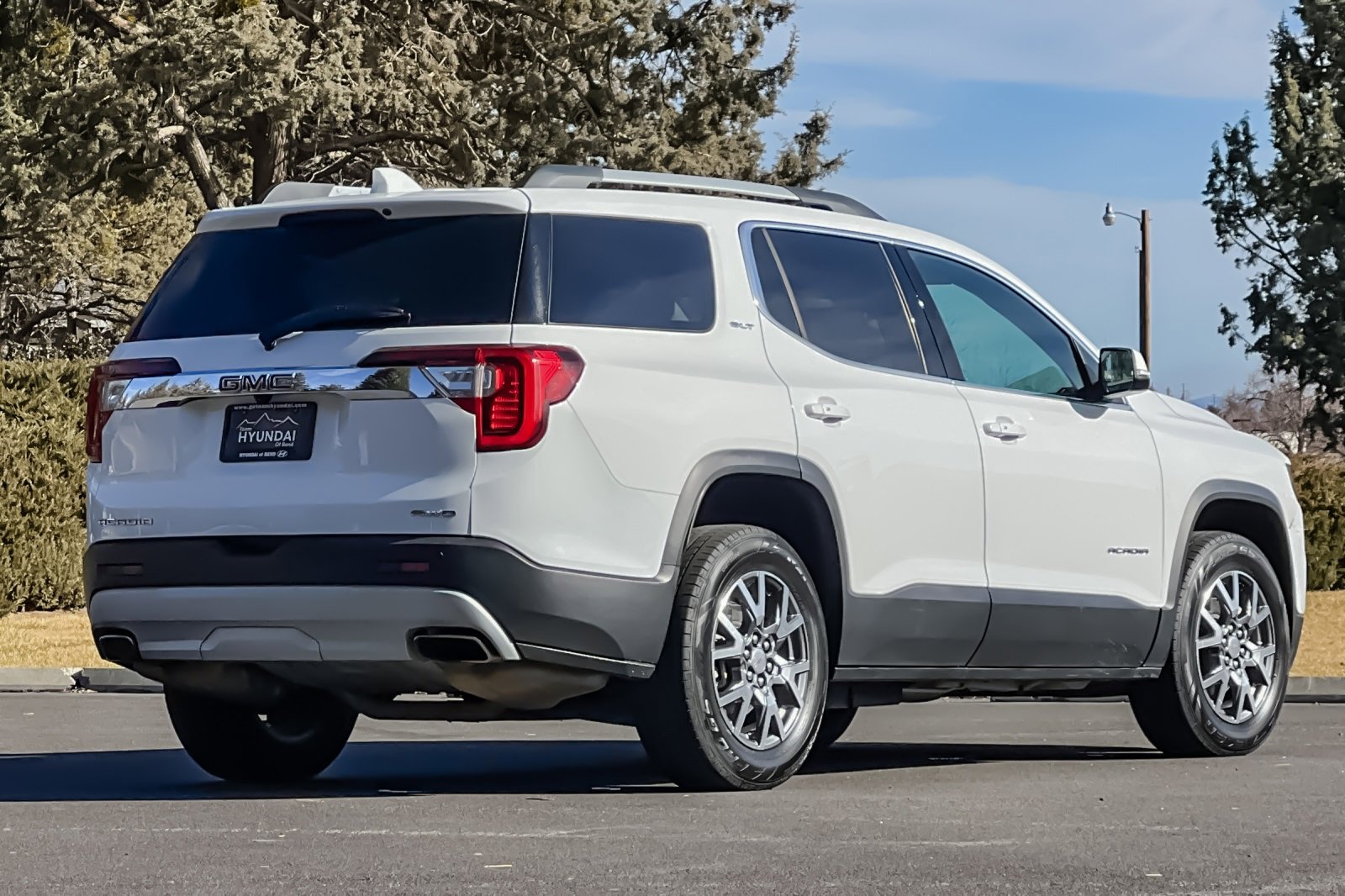 Used 2023 GMC Acadia SLT image 4