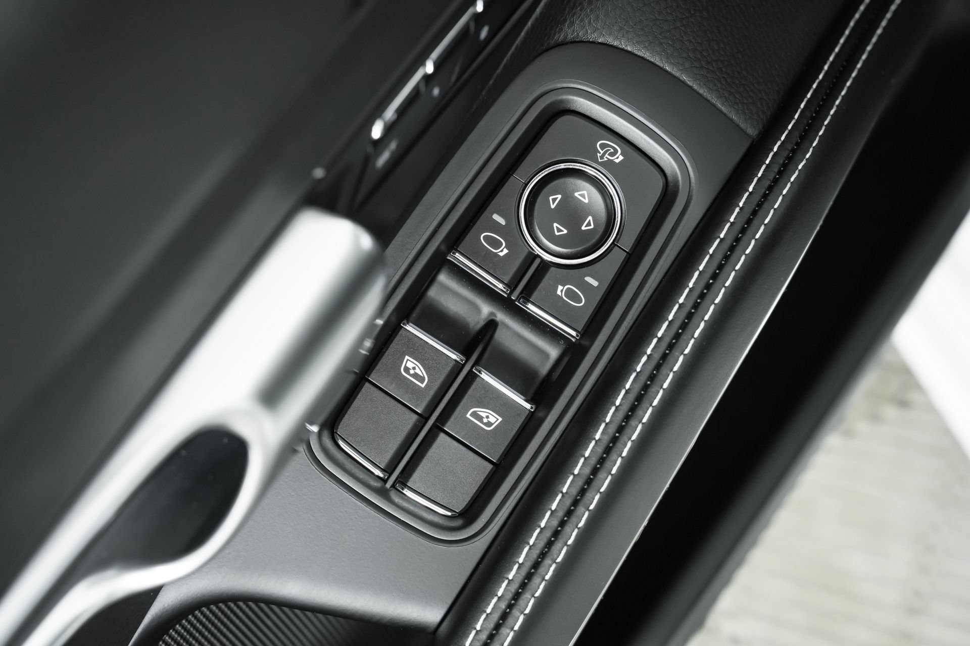 Used 2025 Porsche 718 Cayman RWD image 96