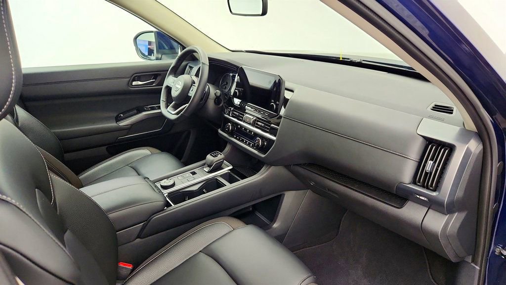 Used 2024 Nissan Pathfinder SL AWD/4WD image 26