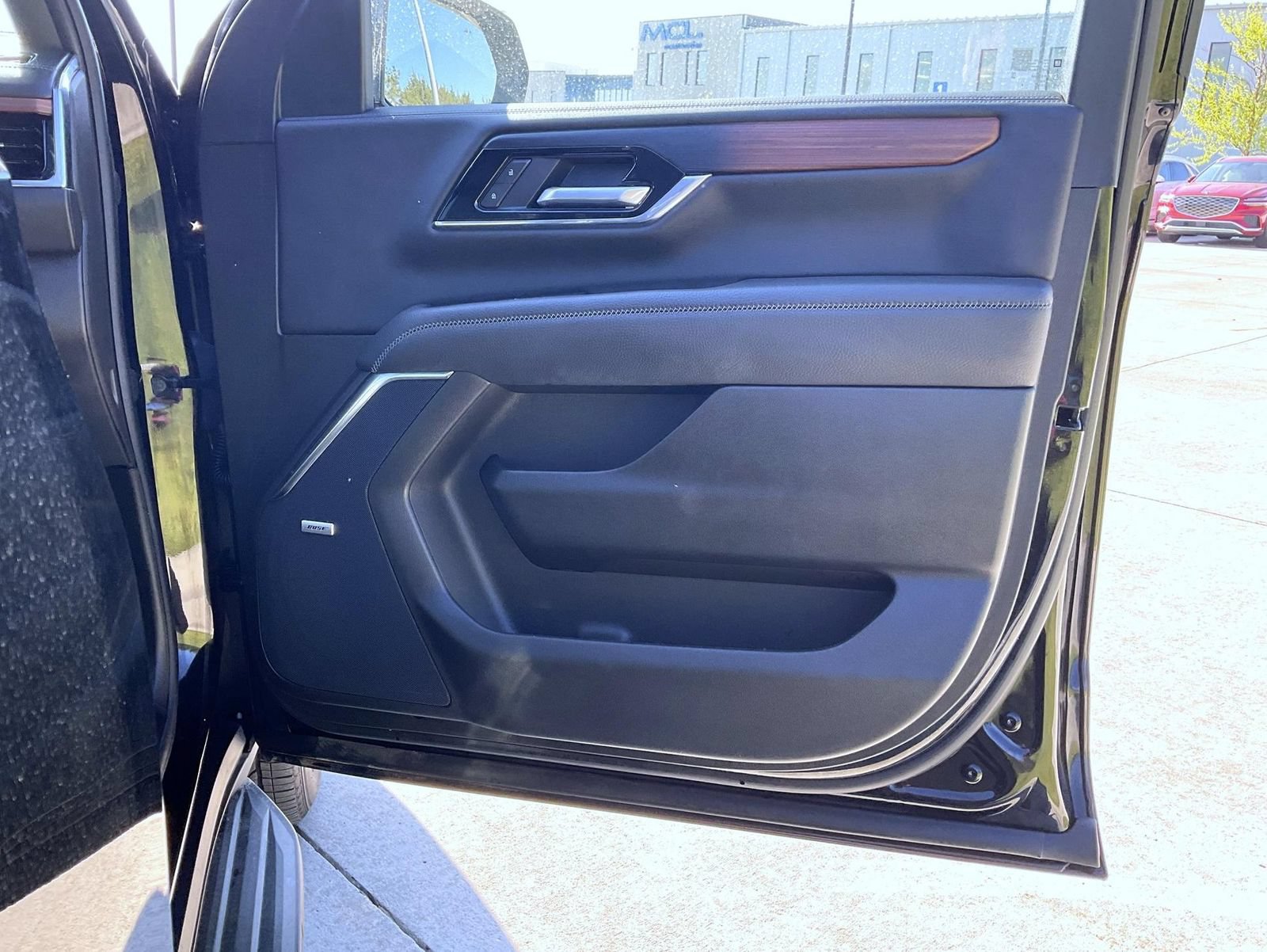 Used 2025 GMC Yukon XL Denali AWD/4WD image 16