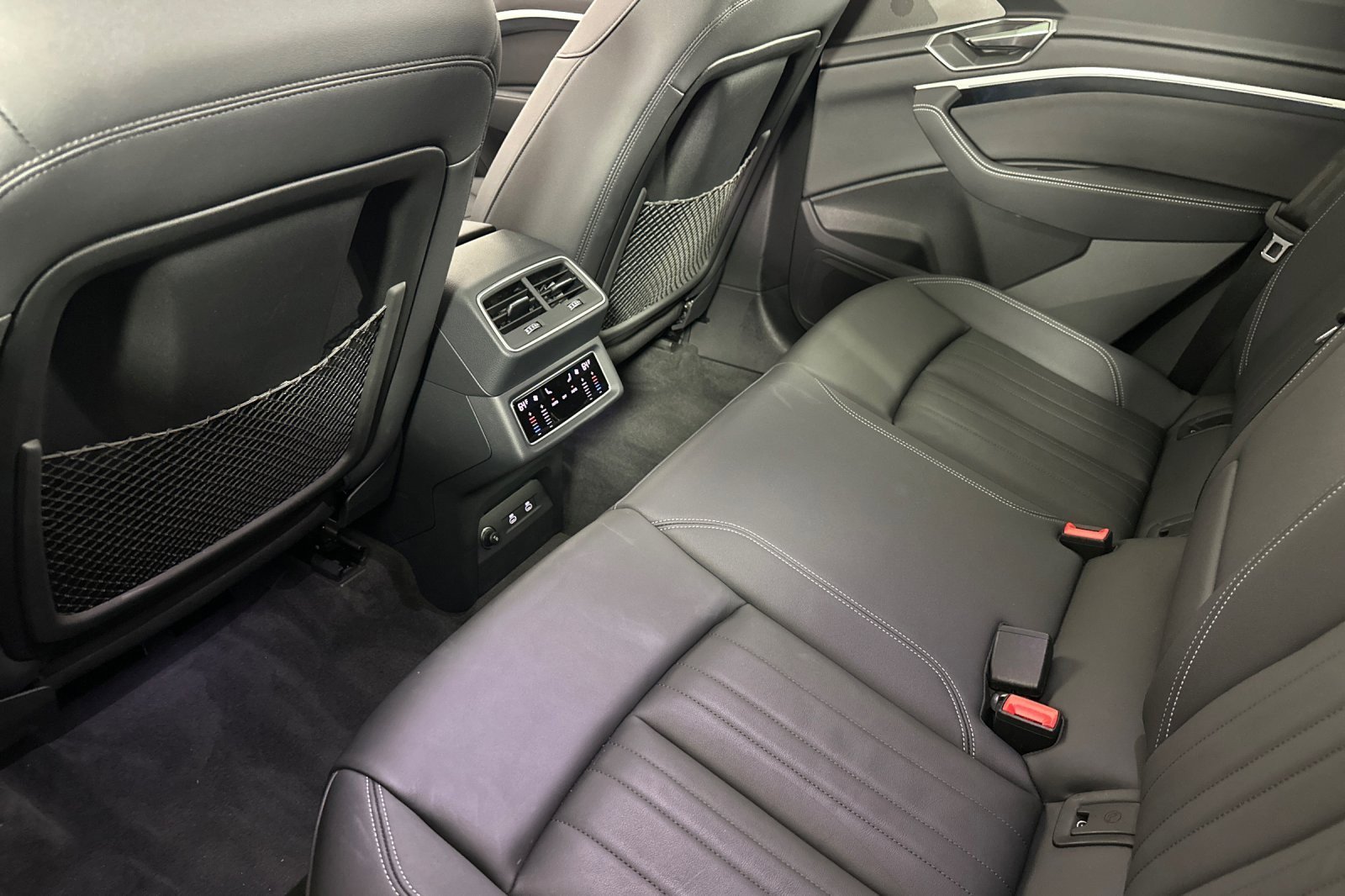 Used 2024 Audi Q8 e-tron Premium image 11