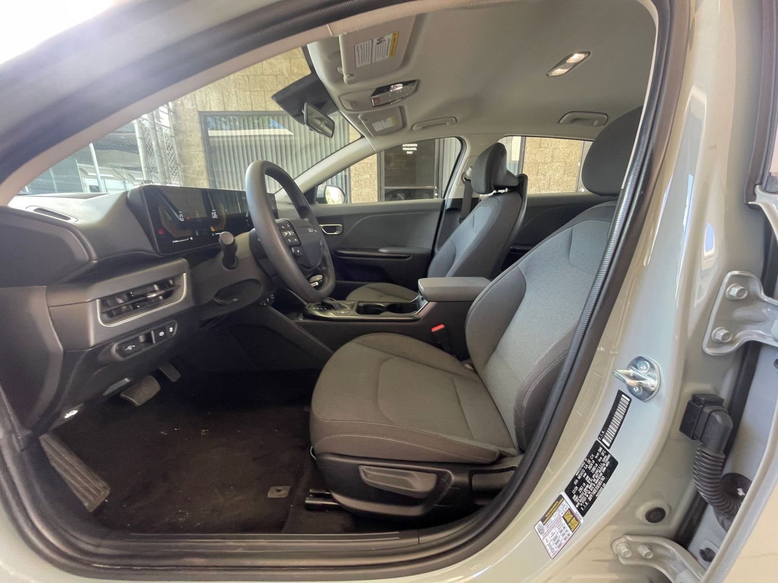 Used 2025 Kia K4 LXS image 27