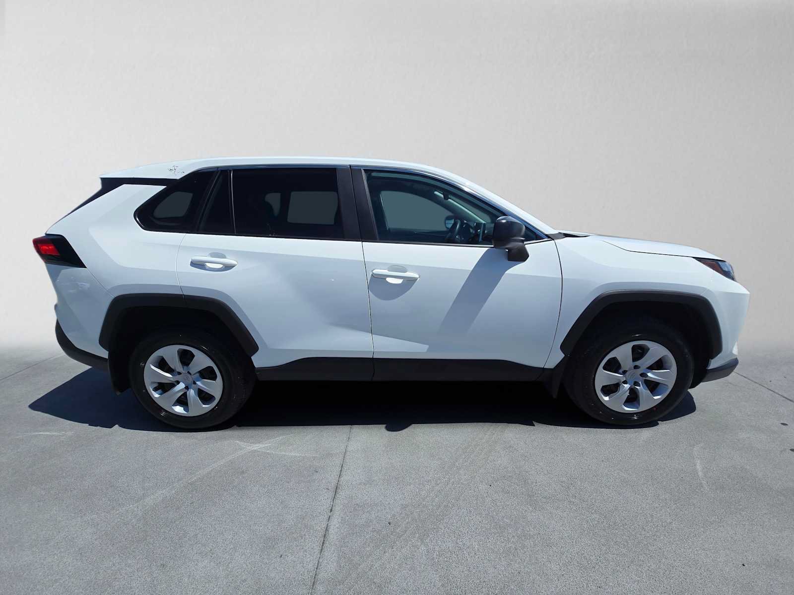 Used 2025 Toyota RAV4 LE AWD/4WD image 2