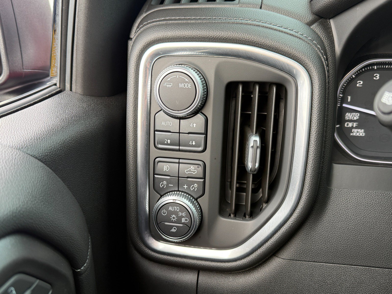 Certified 2020 GMC Sierra 1500 SLT w/ SLT Premium Plus Package AWD/4WD image 31