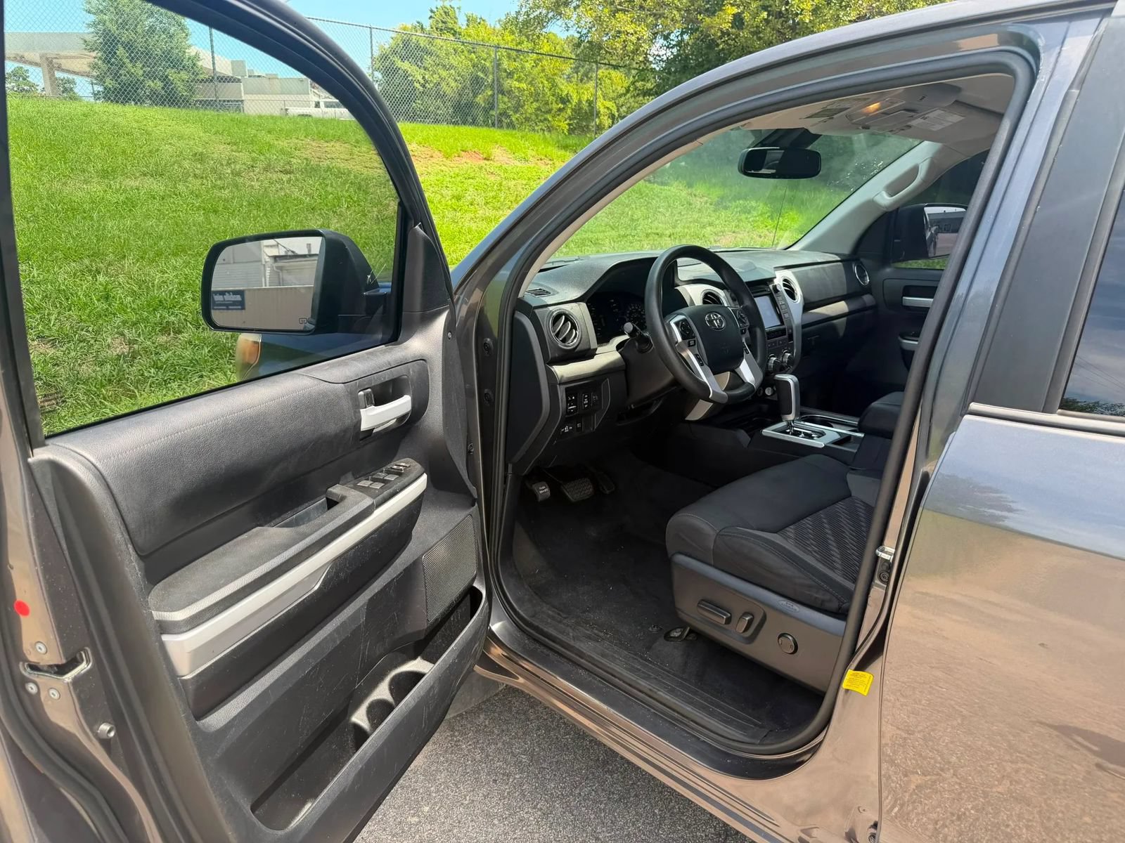 Used 2018 Toyota Tundra SR5 w/ SR5 Upgrade Package RWD image 5