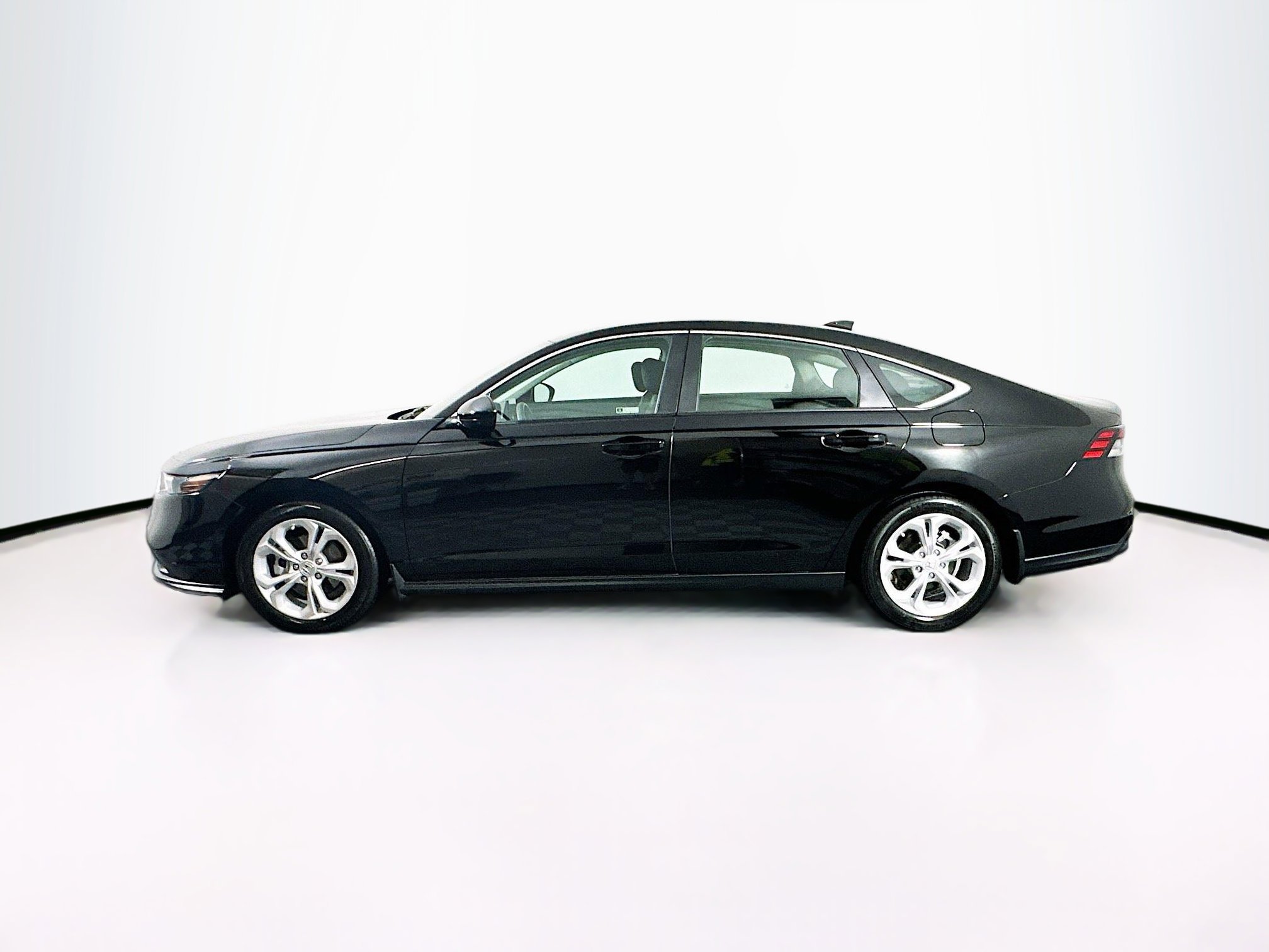 Used 2025 Honda Accord LX image 4