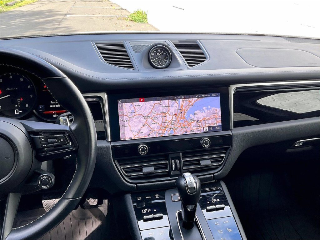 Certified 2023 Porsche Macan Turbo AWD/4WD image 10