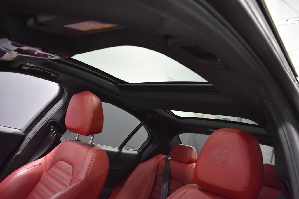 Used 2022 Alfa Romeo Giulia Veloce image 17