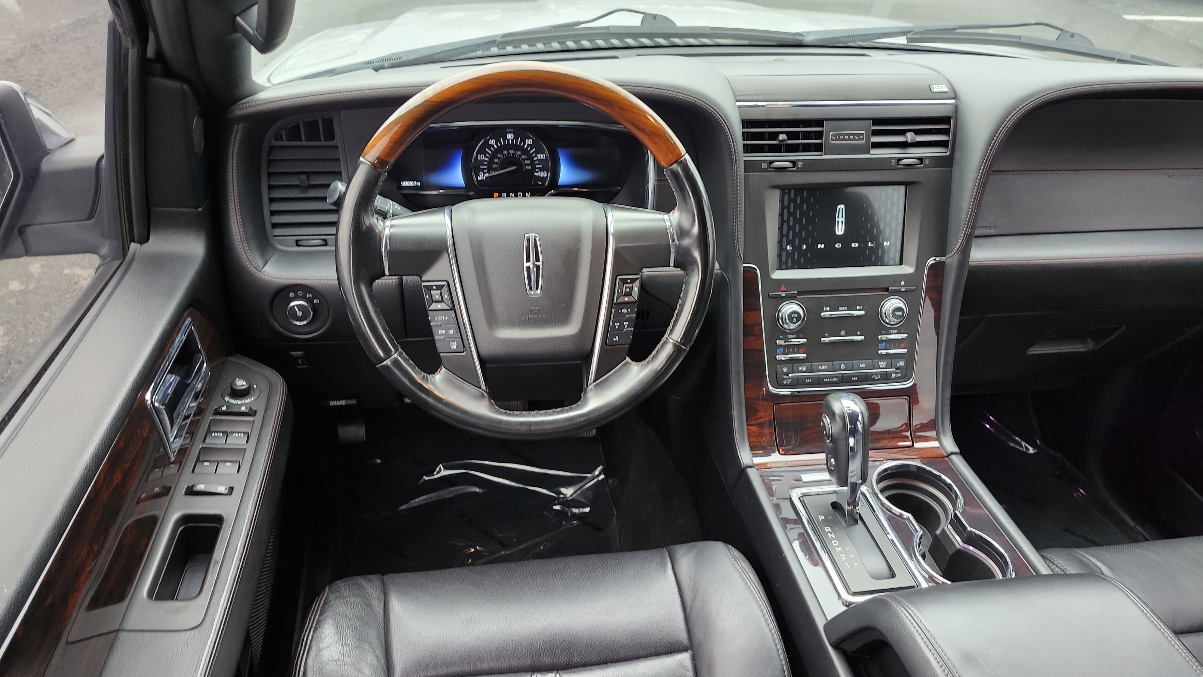 Used 2016 Lincoln Navigator Reserve image 29