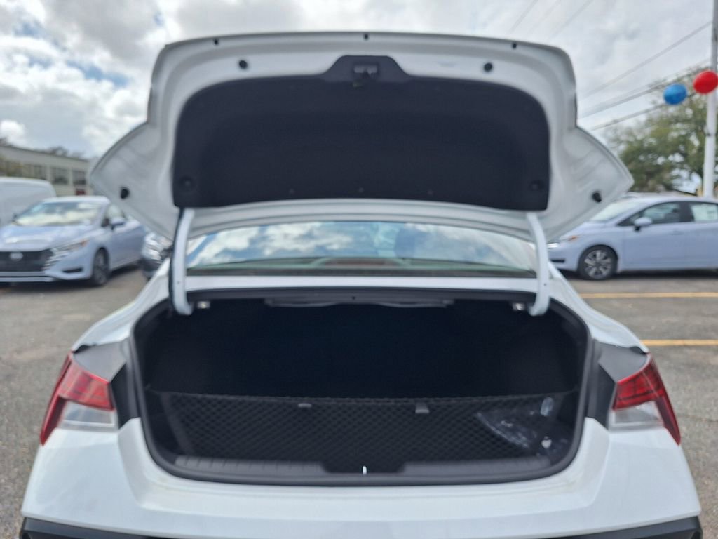 Used 2025 Hyundai Elantra SEL image 28