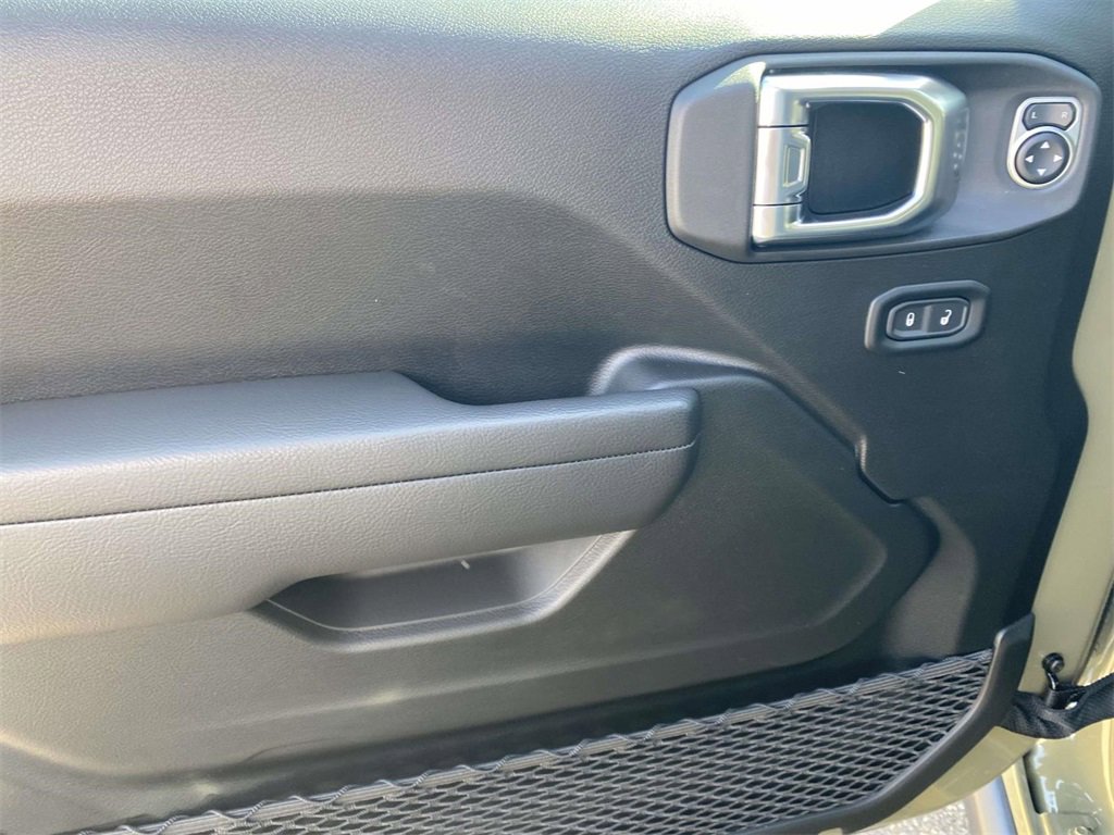 New 2026 Jeep Wrangler Unlimited Rubicon w/ Steel Bumper Group image 14