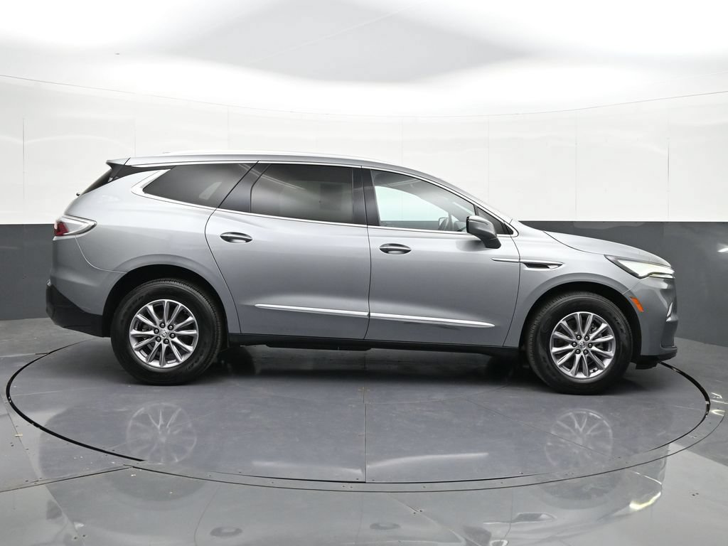 Used 2023 Buick Enclave Essence AWD/4WD image 6