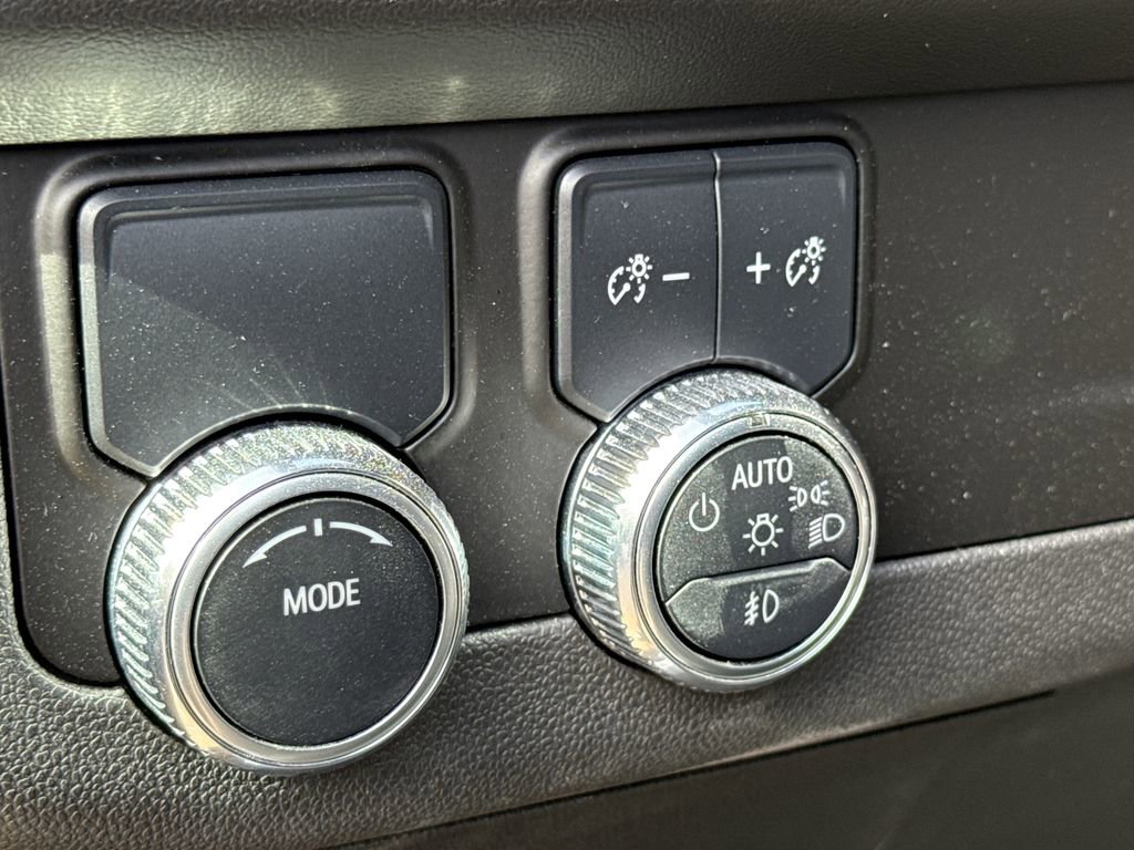 Used 2023 GMC Yukon SLT RWD image 23