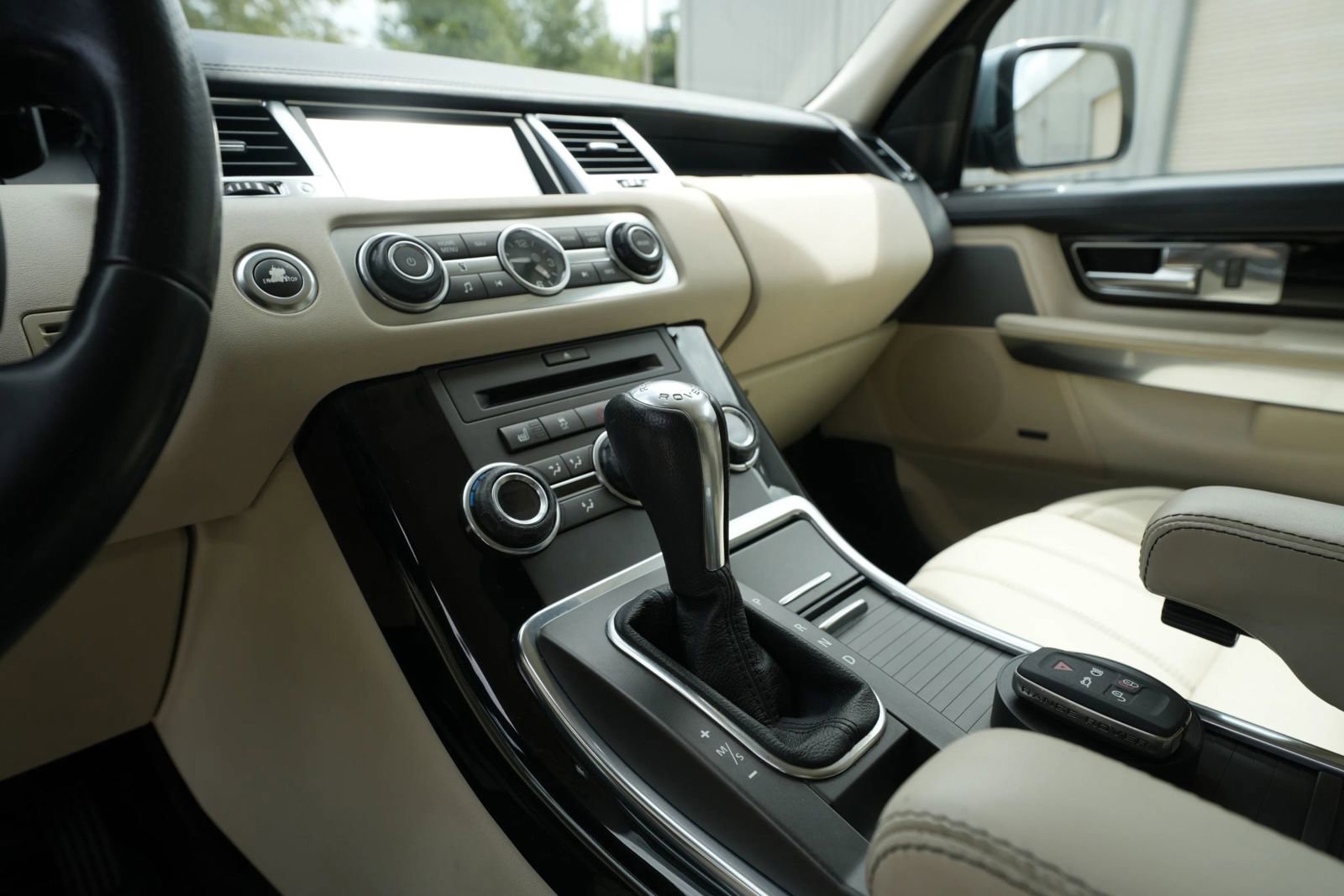 Used 2011 Land Rover Range Rover Sport Supercharged image 27